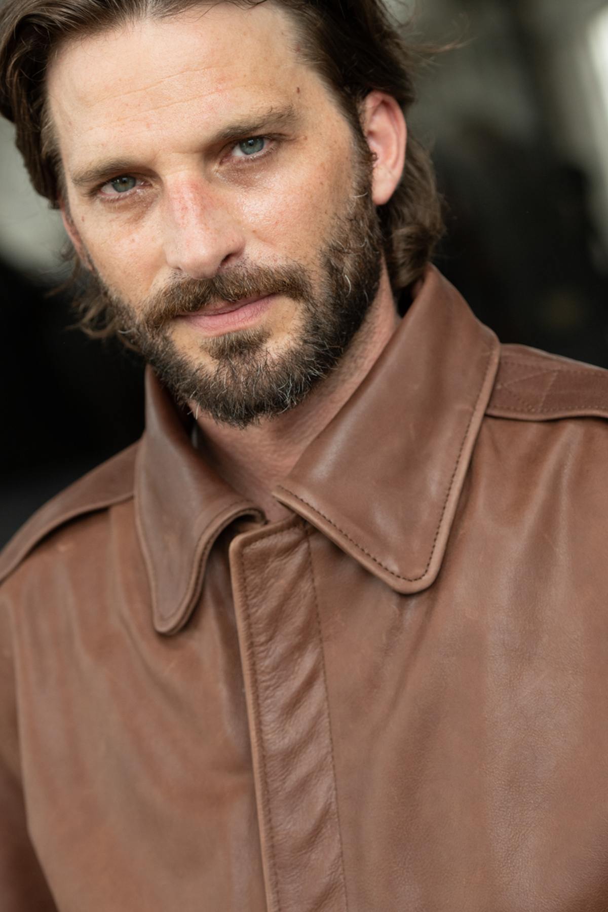The iconic A-2 in aged russet cowhide, faithfully military-spec. - Image n°3