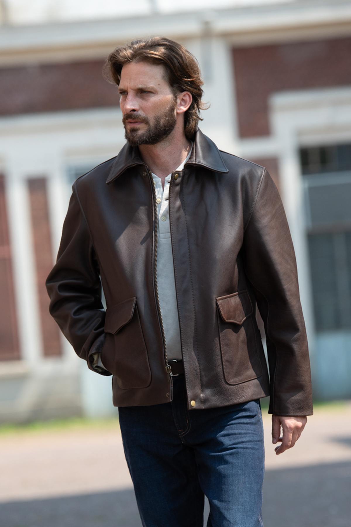 Pre-distressed cowhide Indiana Jones jacket. Full-cut, rugged style. - Image n°6