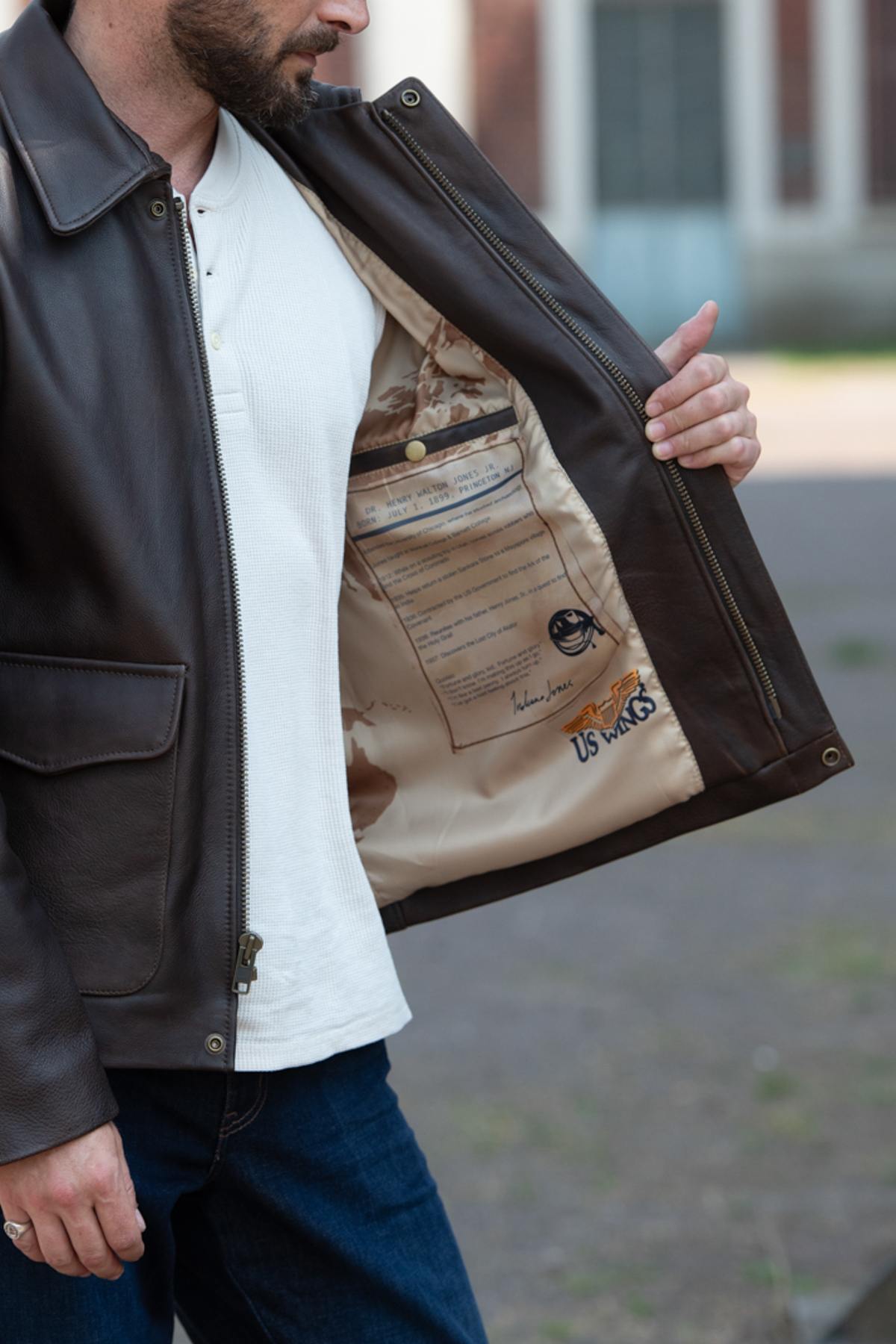 Pre-distressed cowhide Indiana Jones jacket. Full-cut, rugged style. - Image n°10