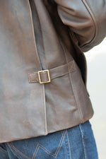 Pre-distressed cowhide Indiana Jones jacket. Full-cut, rugged style. - Image n°12