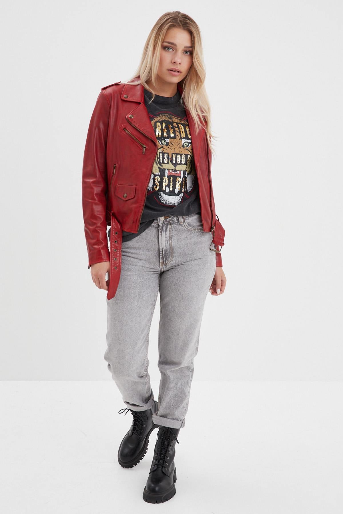 Slim red sheep leather jacket with zip fastening and bold rock style. - Image n°2