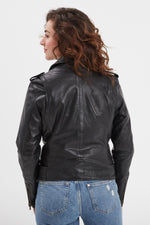 Supple sheep leather perfecto, sharp lines. Minimalist and feminine. - Image n°6