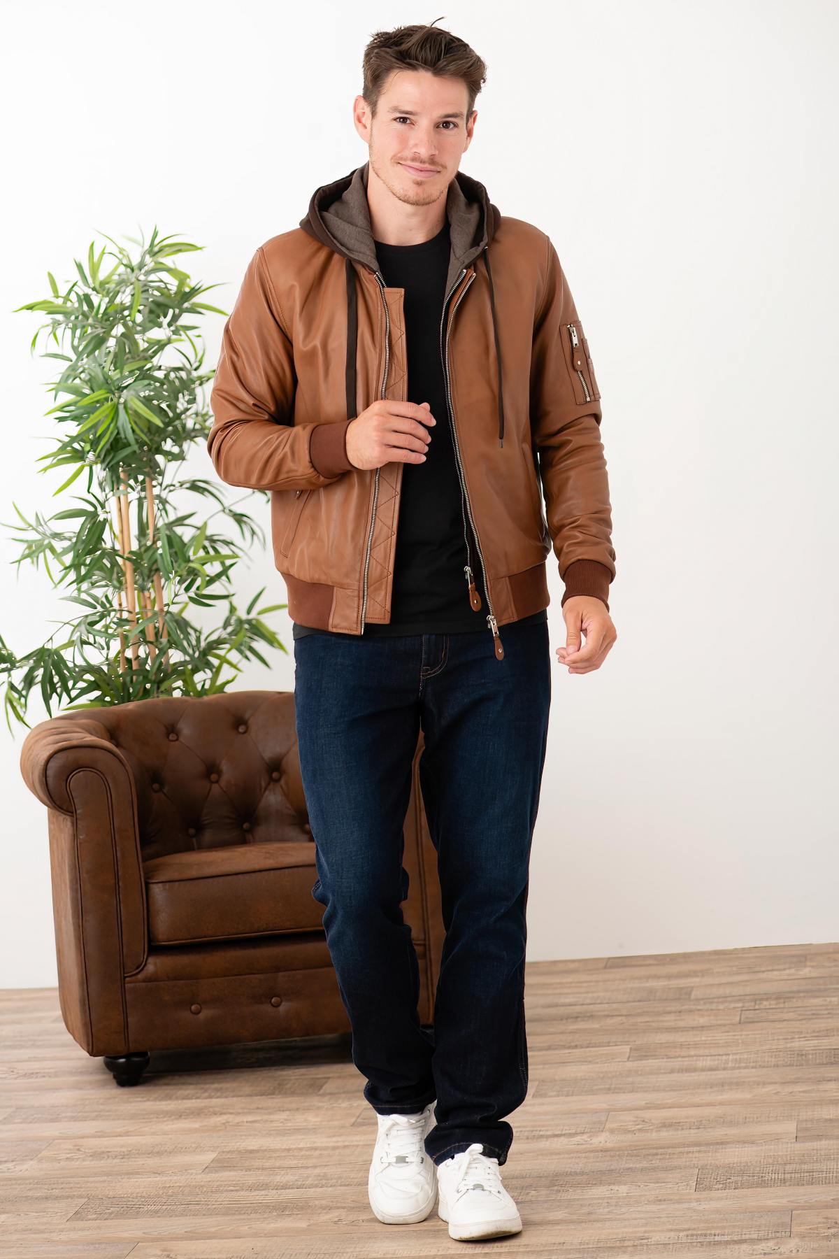 Cognac lambskin bomber: slim fit, removable hood, timeless style. - Image n°2