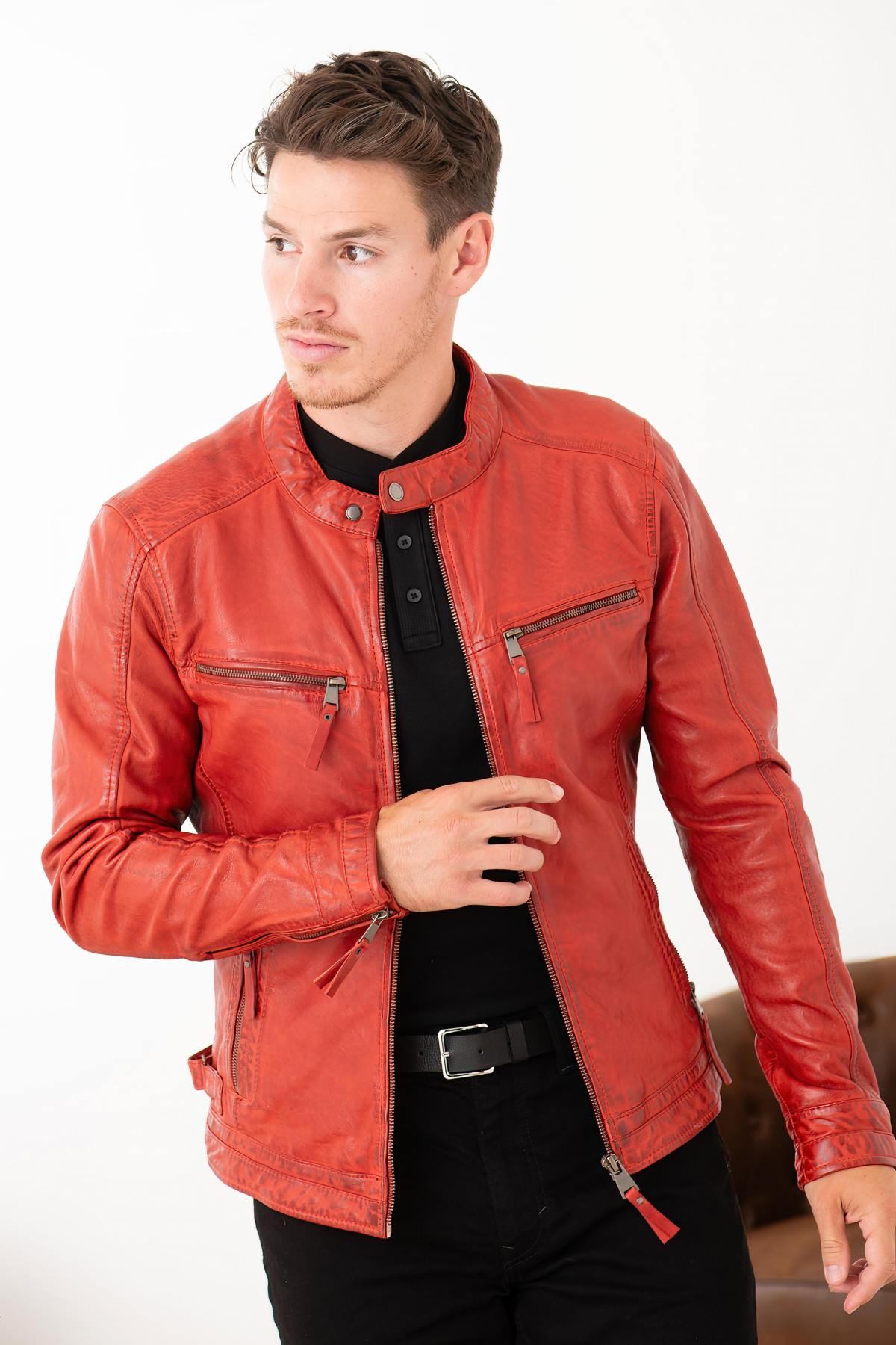 Red sheepskin jacket, skinny cut, motard edge-perfect year-round wear. - Image n°7