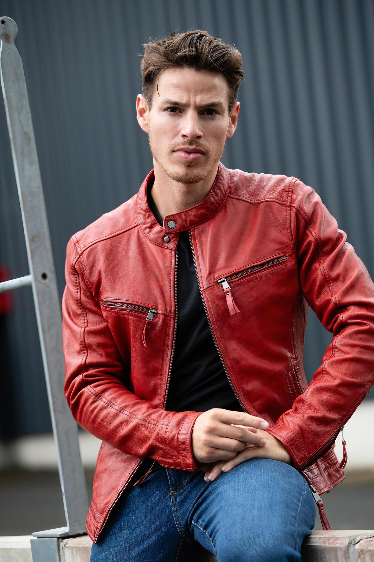Red sheepskin jacket, skinny cut, motard edge-perfect year-round wear. - Image n°1