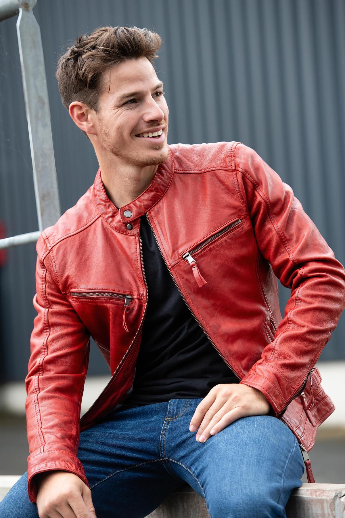 Red sheepskin jacket, skinny cut, motard edge-perfect year-round wear. - Image n°2