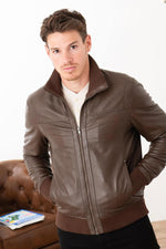 Slim-fit mocha bomber in sheep leather, officer collar, soft patina. - Image n°4