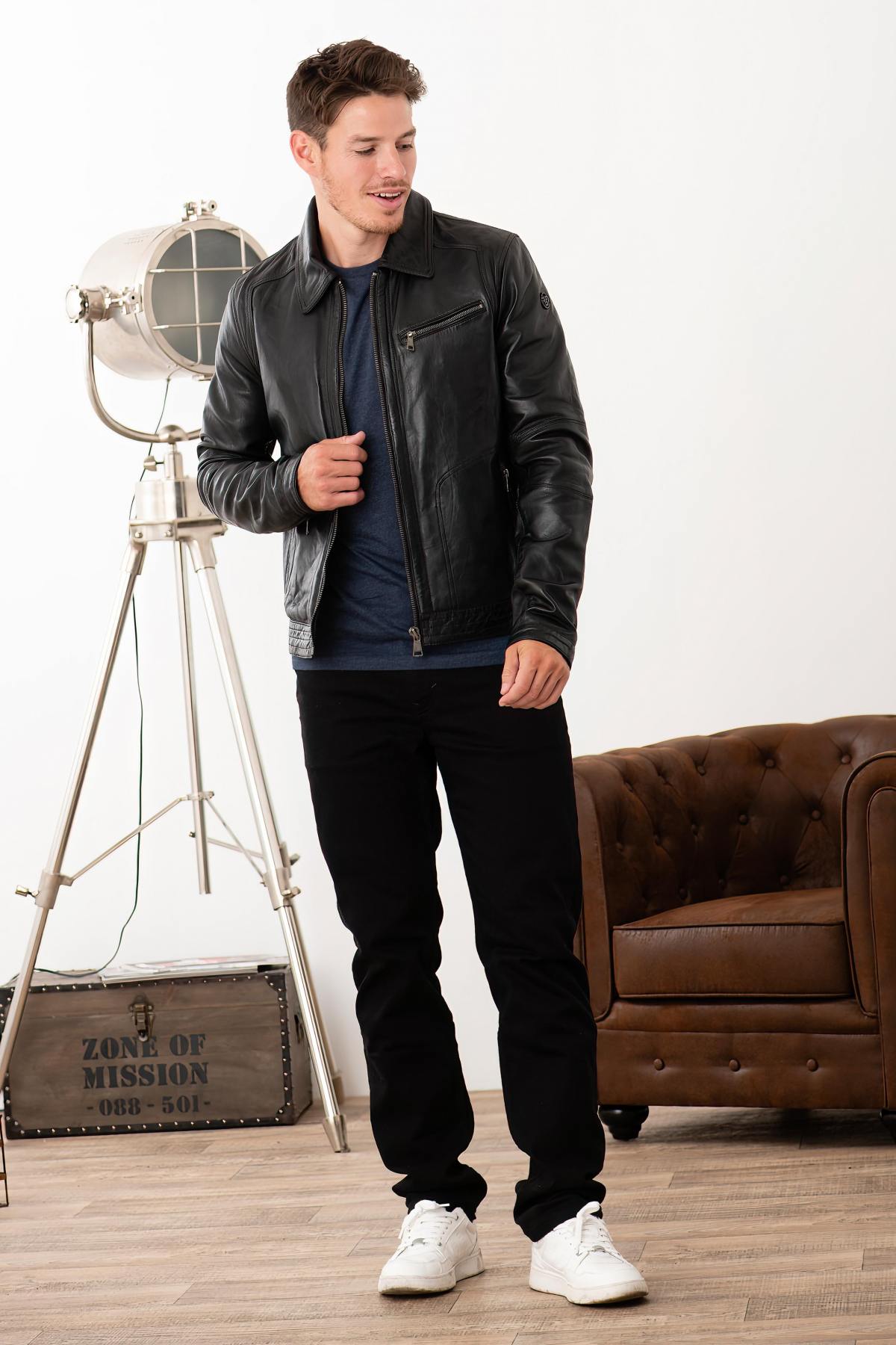 Redskins' black lambskin jacket: sleek, timeless, and stylish. - Image n°4