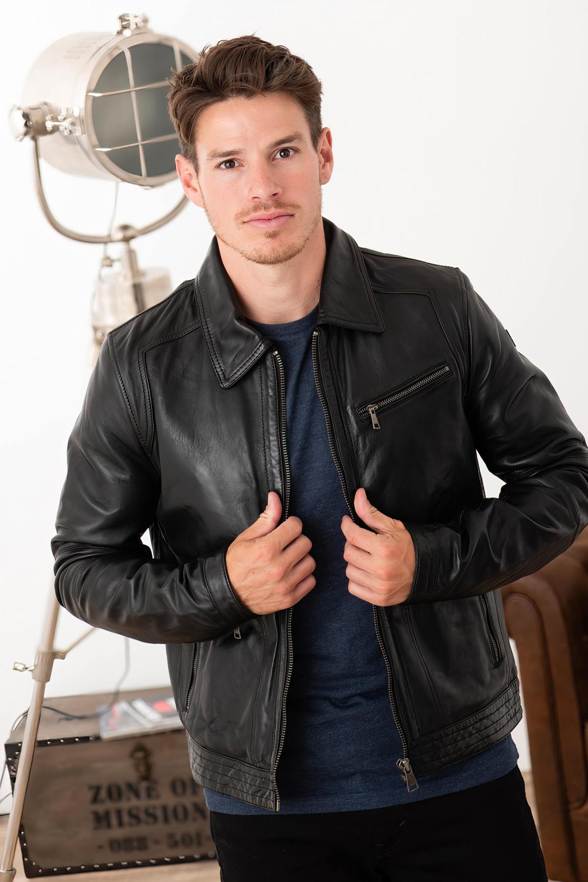 Redskins' black lambskin jacket: sleek, timeless, and stylish. - Image n°2