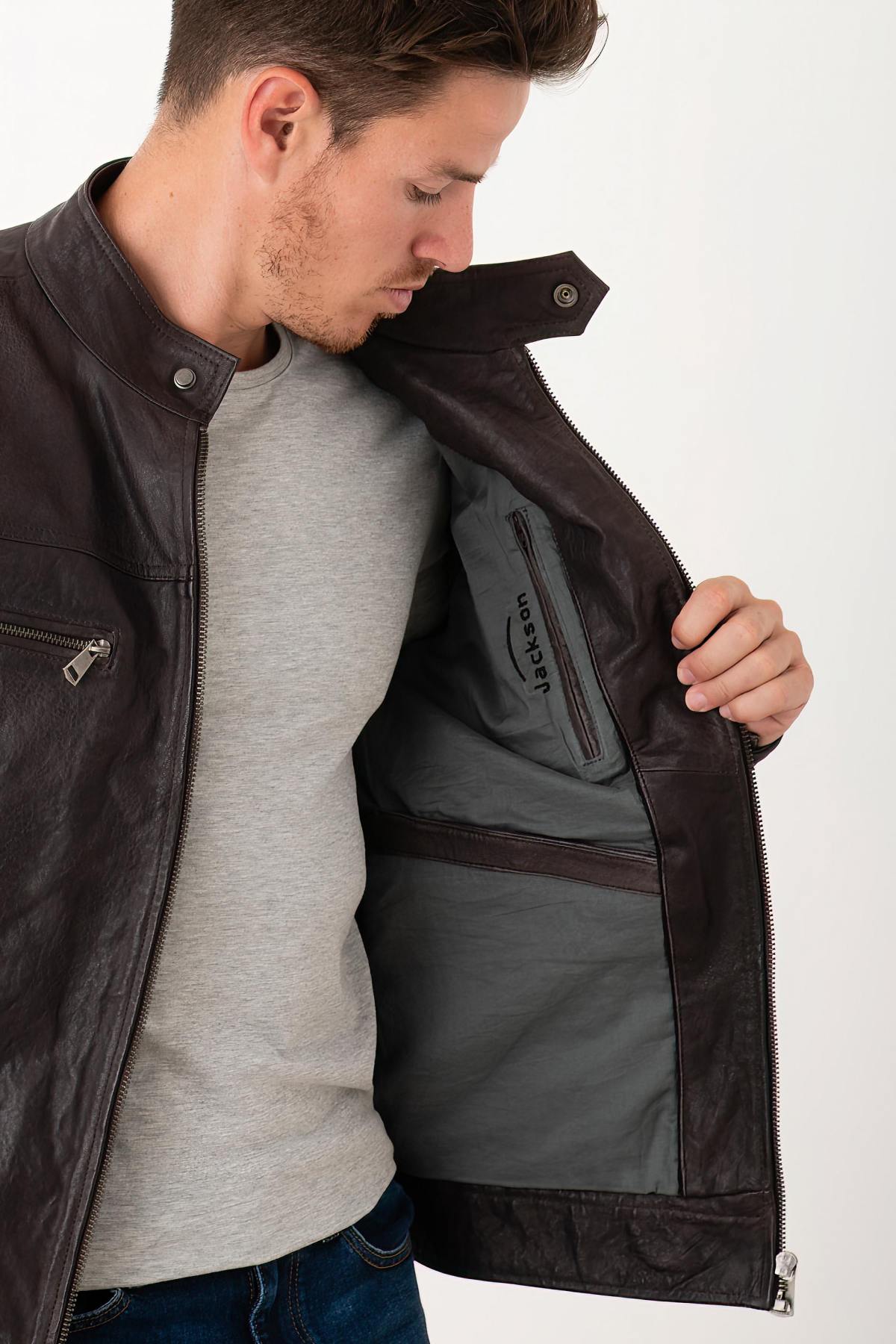 Warm brown sheepskin jacket, smooth and satin-like. Regular fit for effortless wear. - Image n°7
