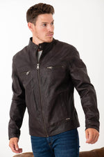 Warm brown sheepskin jacket, smooth and satin-like. Regular fit for effortless wear. - Image n°3