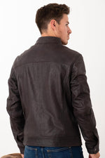 Warm brown sheepskin jacket, smooth and satin-like. Regular fit for effortless wear. - Image n°4