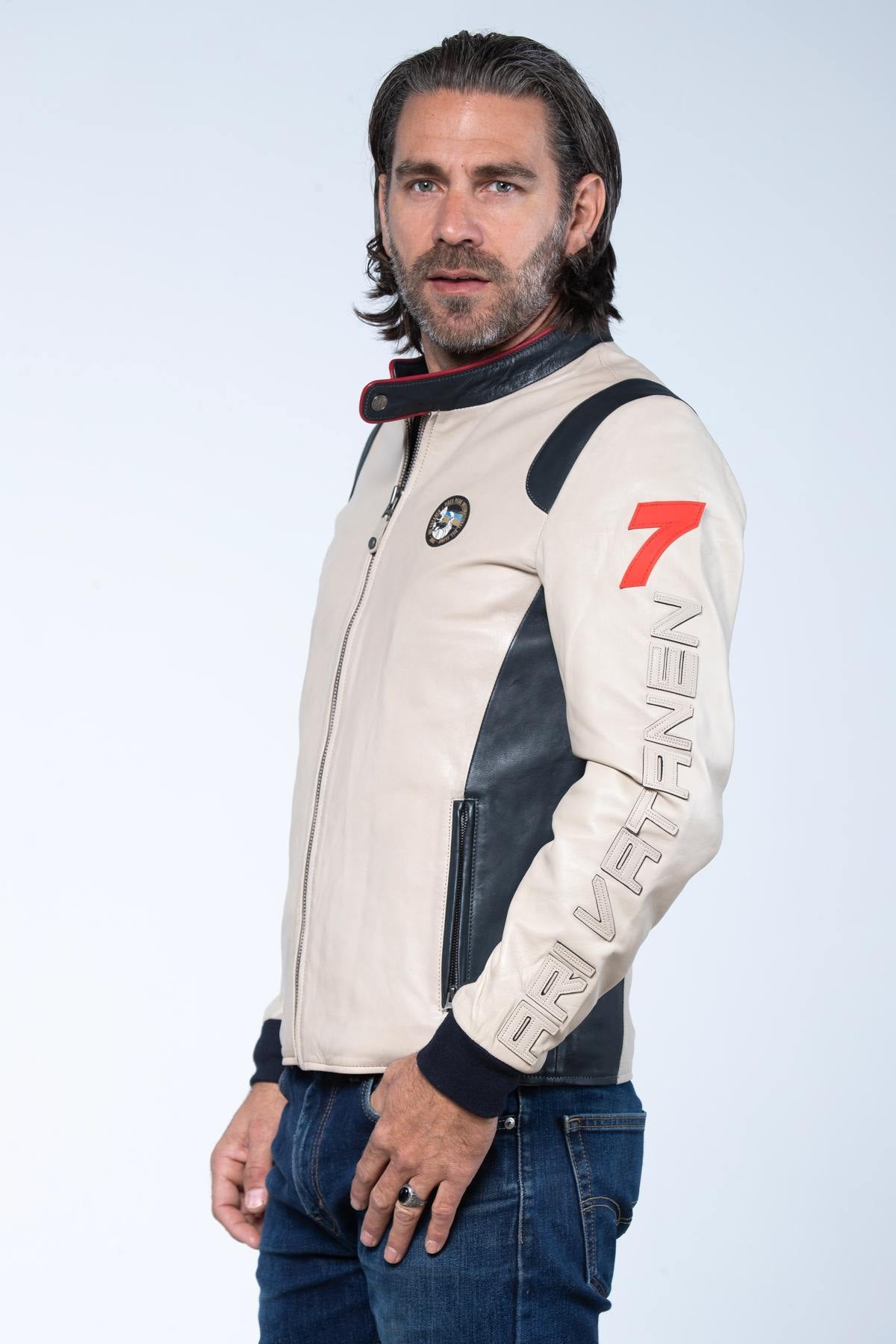 Ari Vatanen's 1988 Pikes Peak legacy in ecru sheepskin. Timeless racing spirit. - Image n°9