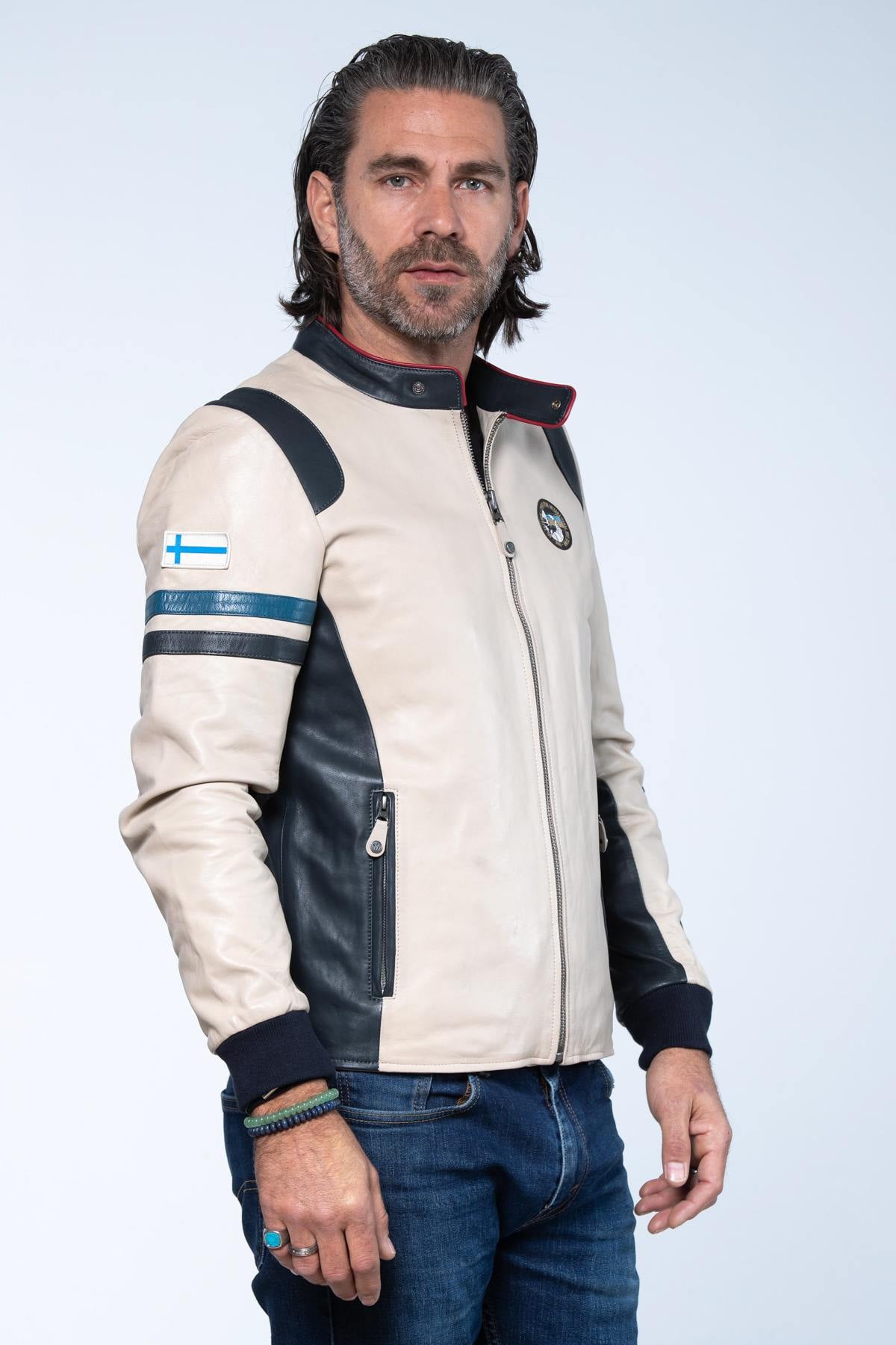 Ari Vatanen's 1988 Pikes Peak legacy in ecru sheepskin. Timeless racing spirit. - Image n°7
