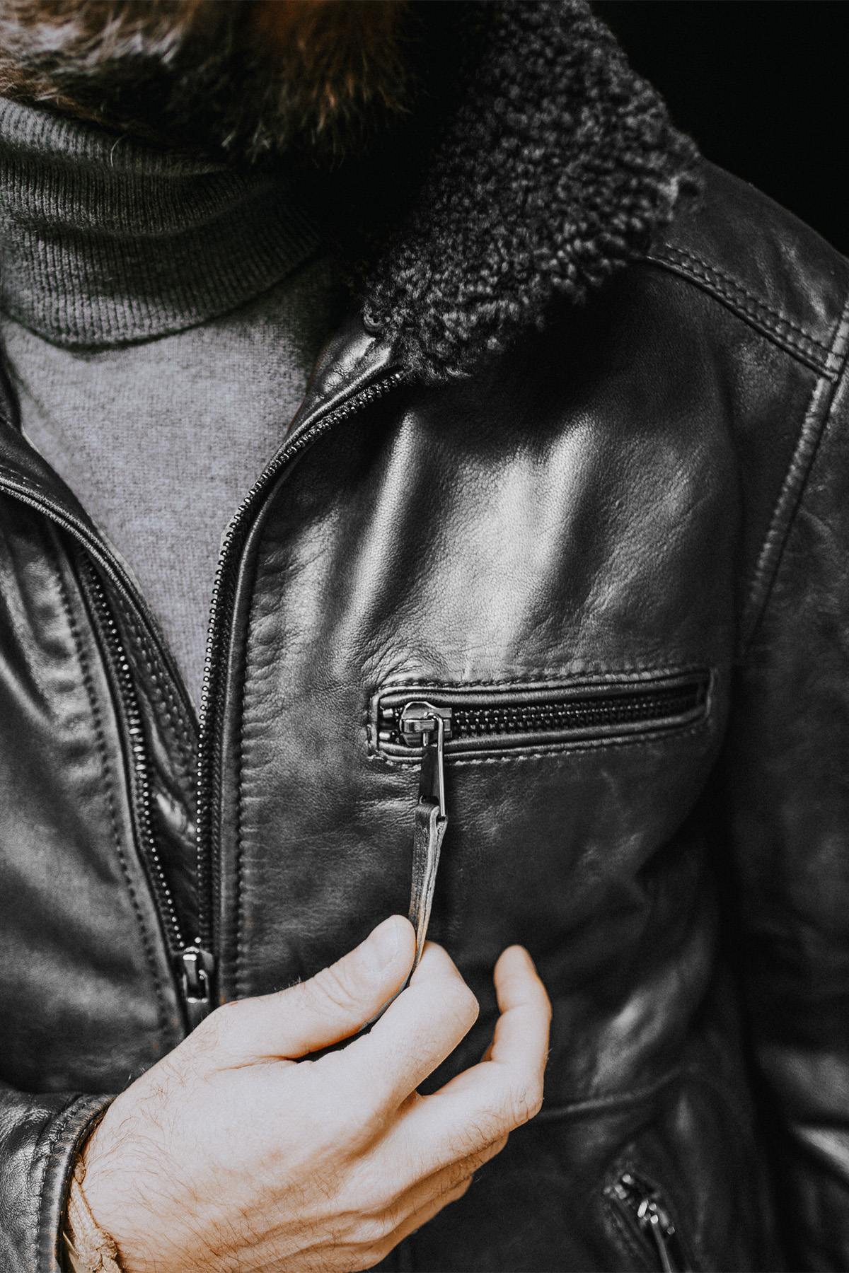 Aged black sheepskin aviator jacket with removable collar. - Image n°5