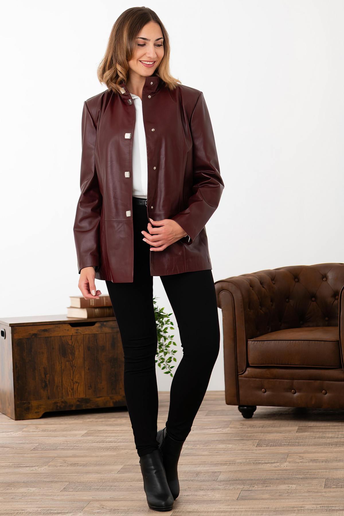 Burgundy lambskin jacket, pearlescent finish, slim and chic. - Image n°2