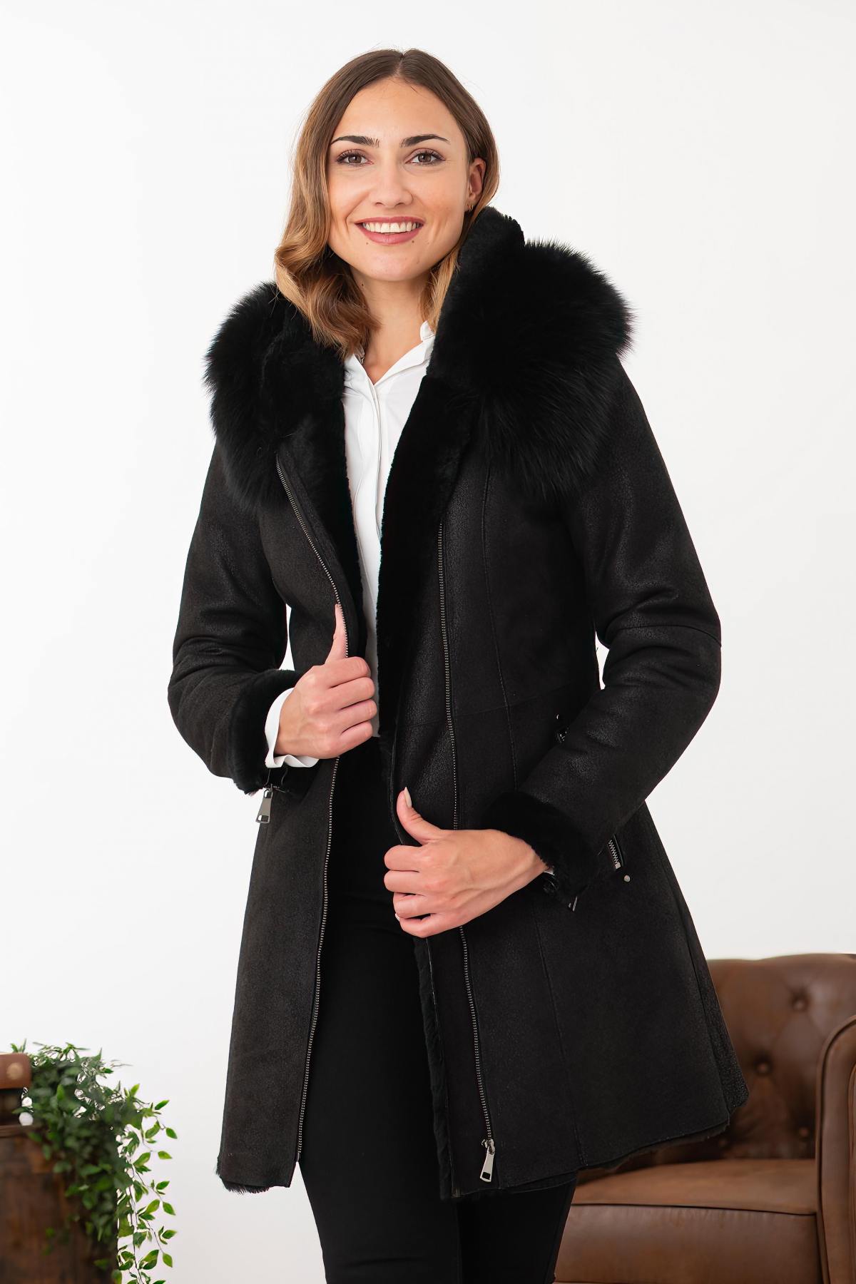 3/4 merino shearling coat with fox-fur-trimmed hood and nubuck finish. - Image n°4