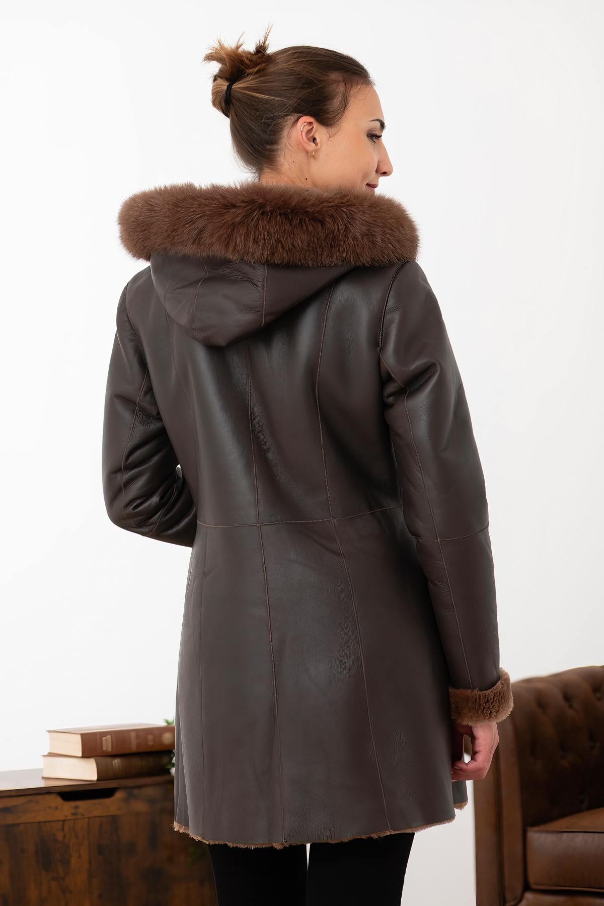 Chocolate lambskin jacket with silky nappa finish and fox-fur hood. - Image n°2