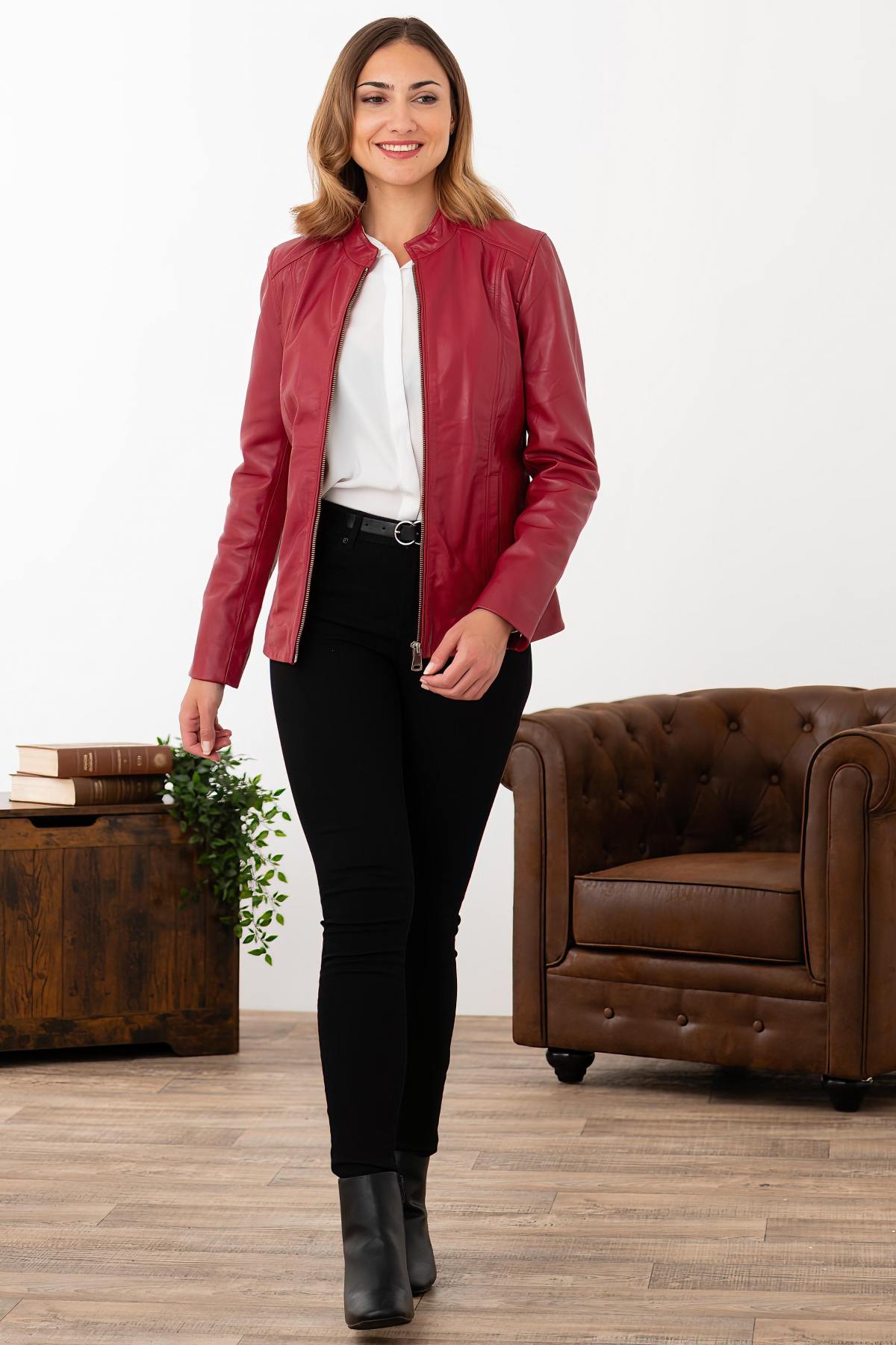 Slim-fit lambskin jacket in deep red, moto collar for modern elegance. - Image n°2