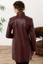 Chic burgundy leather fine coat - Image n°5