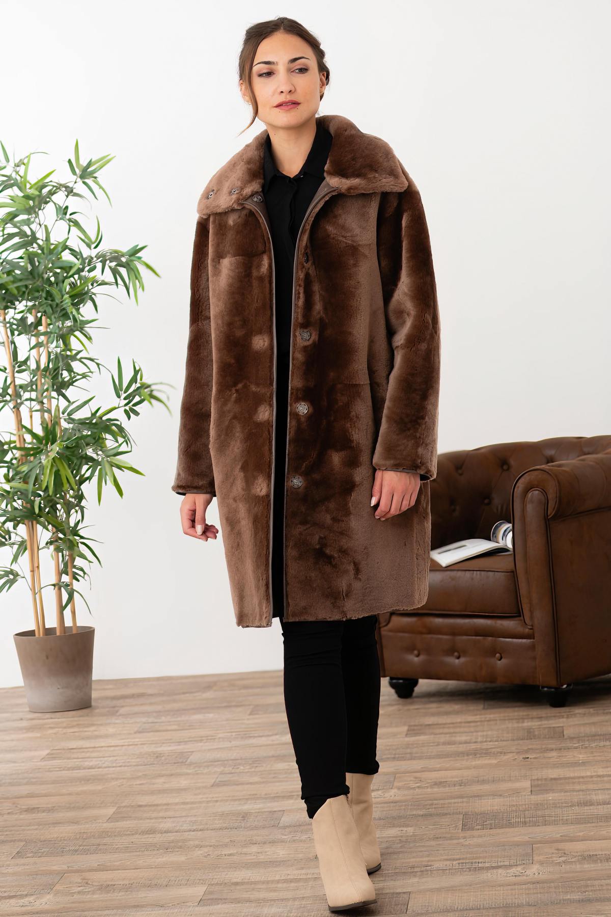Reversible taupe shearling jacket, warm and stylish. Straight cut for winter. - Image n°2