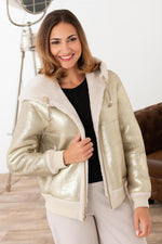 Shearling reversible jacket: cosy wool or bold gold-two looks in one. - Image n°8