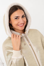 Shearling reversible jacket: cosy wool or bold gold-two looks in one. - Image n°11