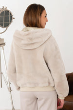 Shearling reversible jacket: cosy wool or bold gold-two looks in one. - Image n°6