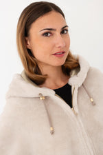 Shearling reversible jacket: cosy wool or bold gold-two looks in one. - Image n°4