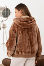 Reversible taupe and gold shearling jacket for autumn-winter warmth. - Image n°5