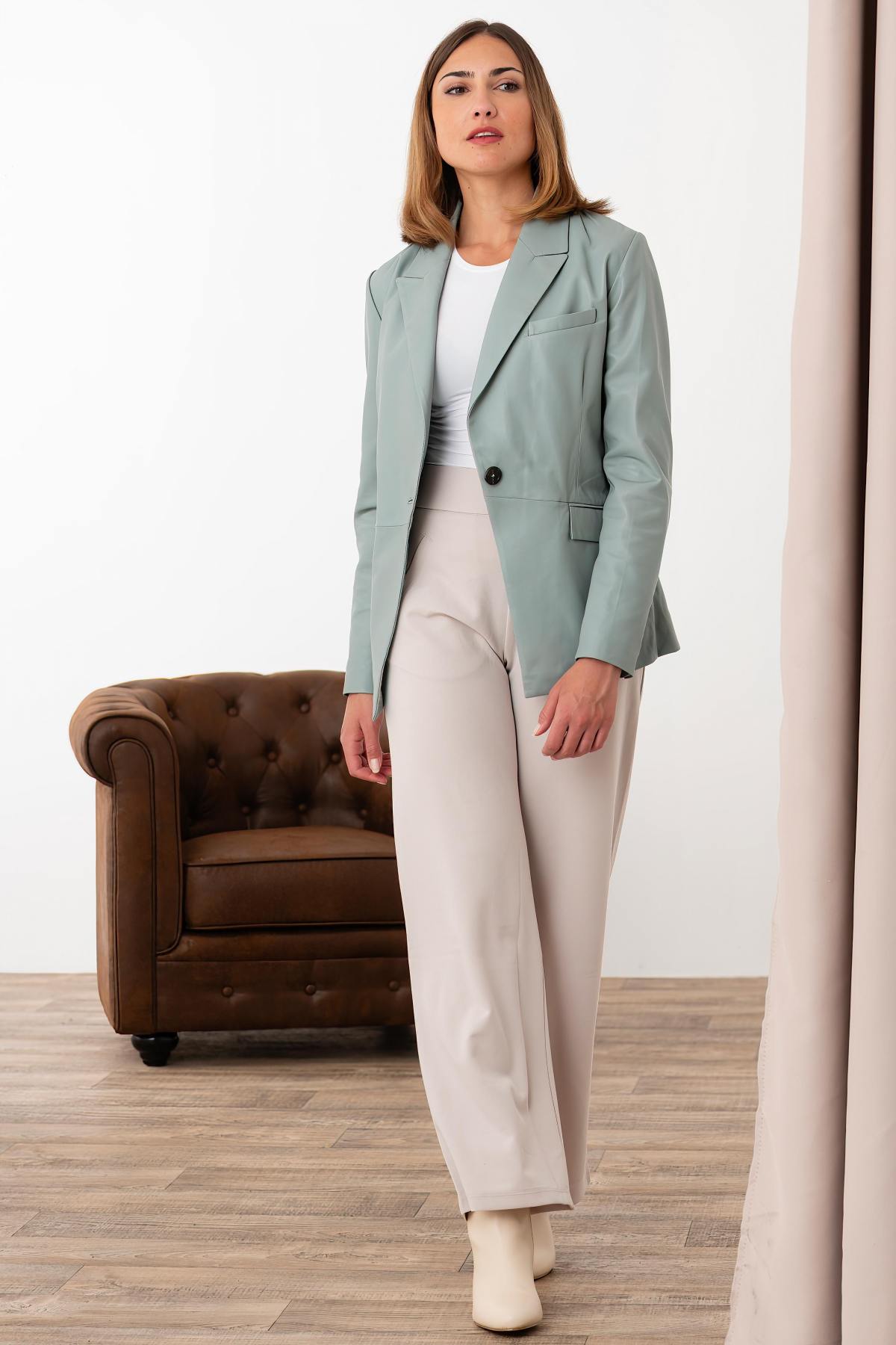 Slim-fit Virtua 641 in almond sheepskin leather-timeless elegance. - Image n°2