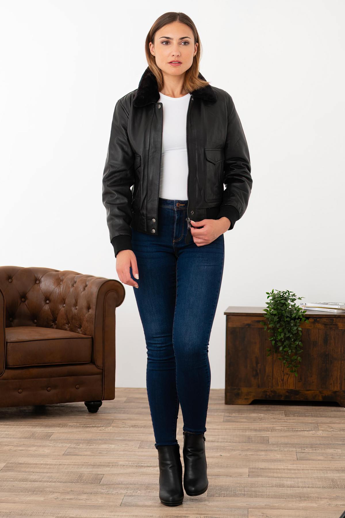 Schott NYC's lambskin aviator jacket with removable vegan fur collar. - Image n°3