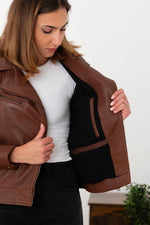 Oakwood's cognac shearling leather jacket, slim and fur-free. - Image n°4