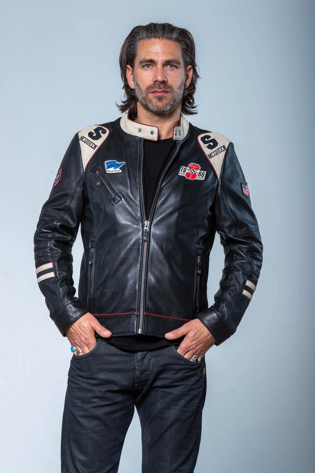 Vintage black sheepskin jacket, patinated finish. Timeless, adaptable. - Image n°4