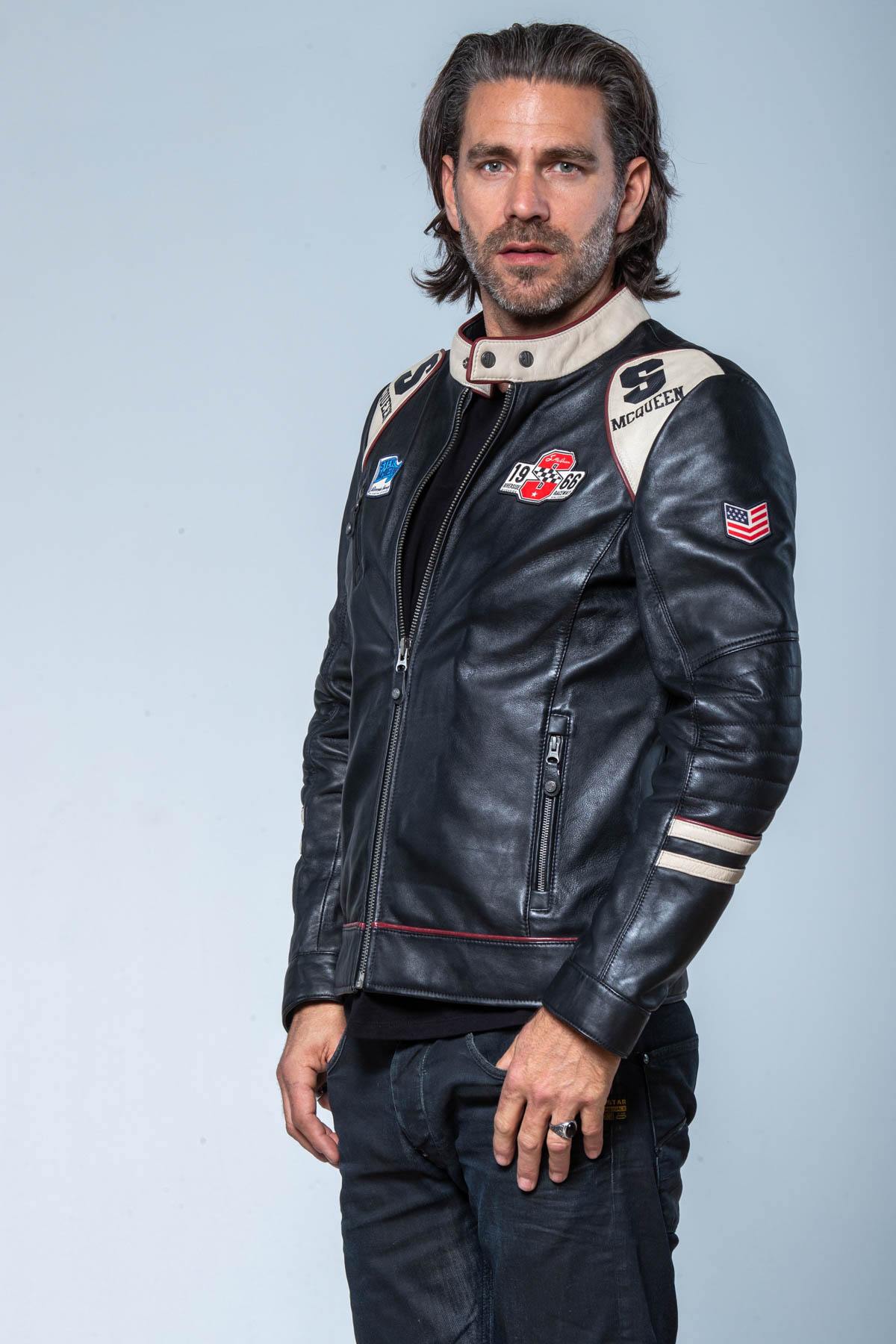 Vintage black sheepskin jacket, patinated finish. Timeless, adaptable. - Image n°5