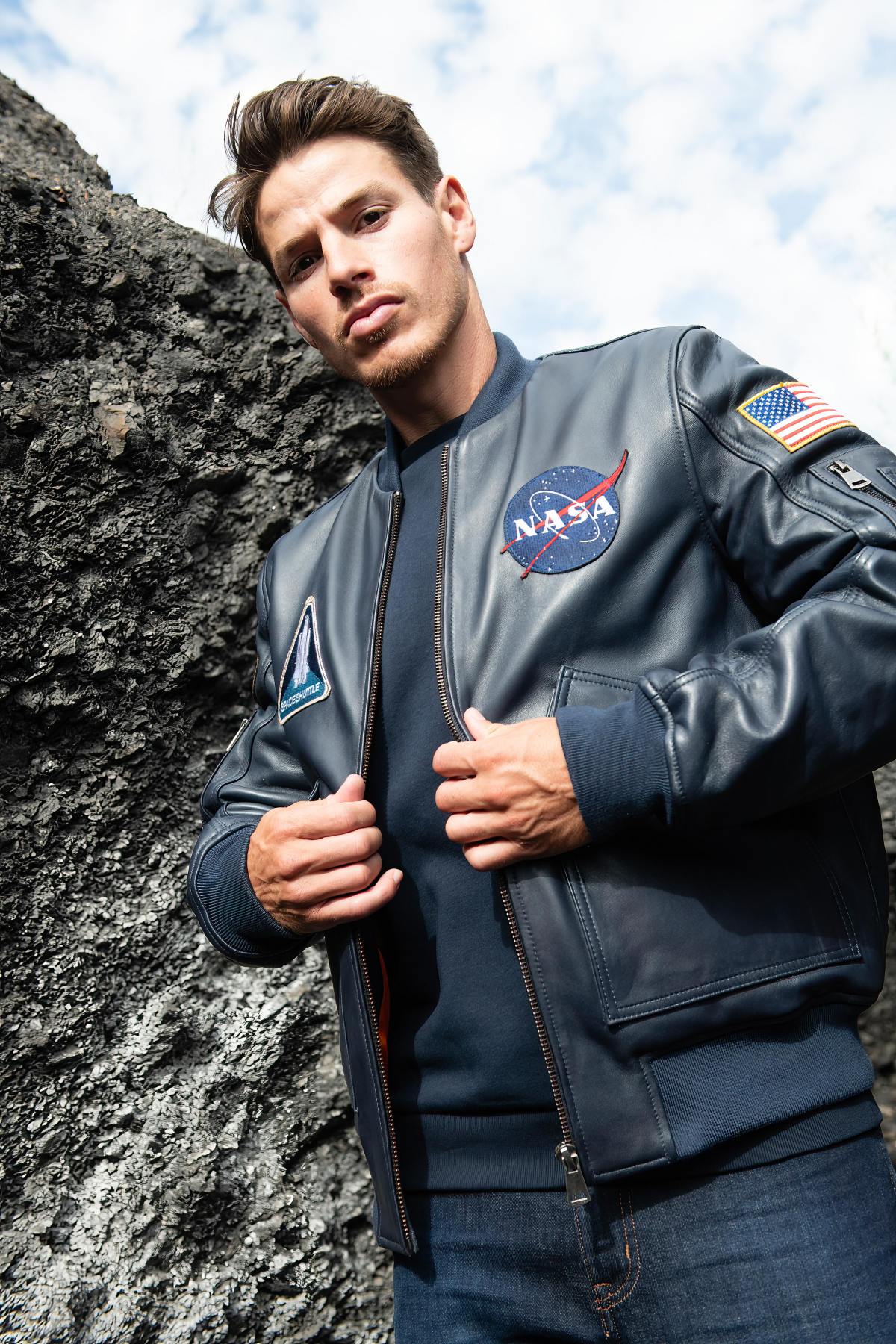 Limited-edition navy sheepskin jacket inspired by Apollo 13's legacy. - Image n°14
