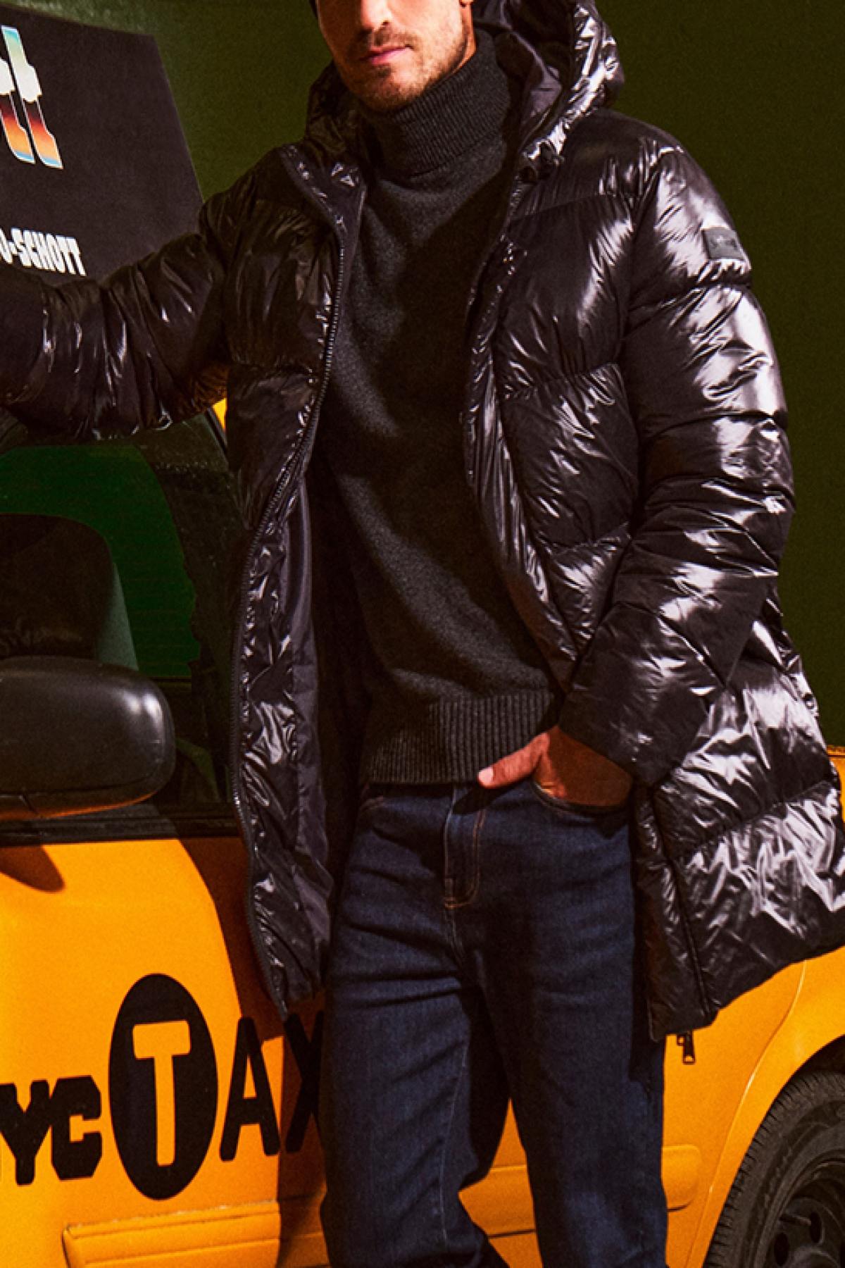 Black long quilted down jacket with hood - Image n°4