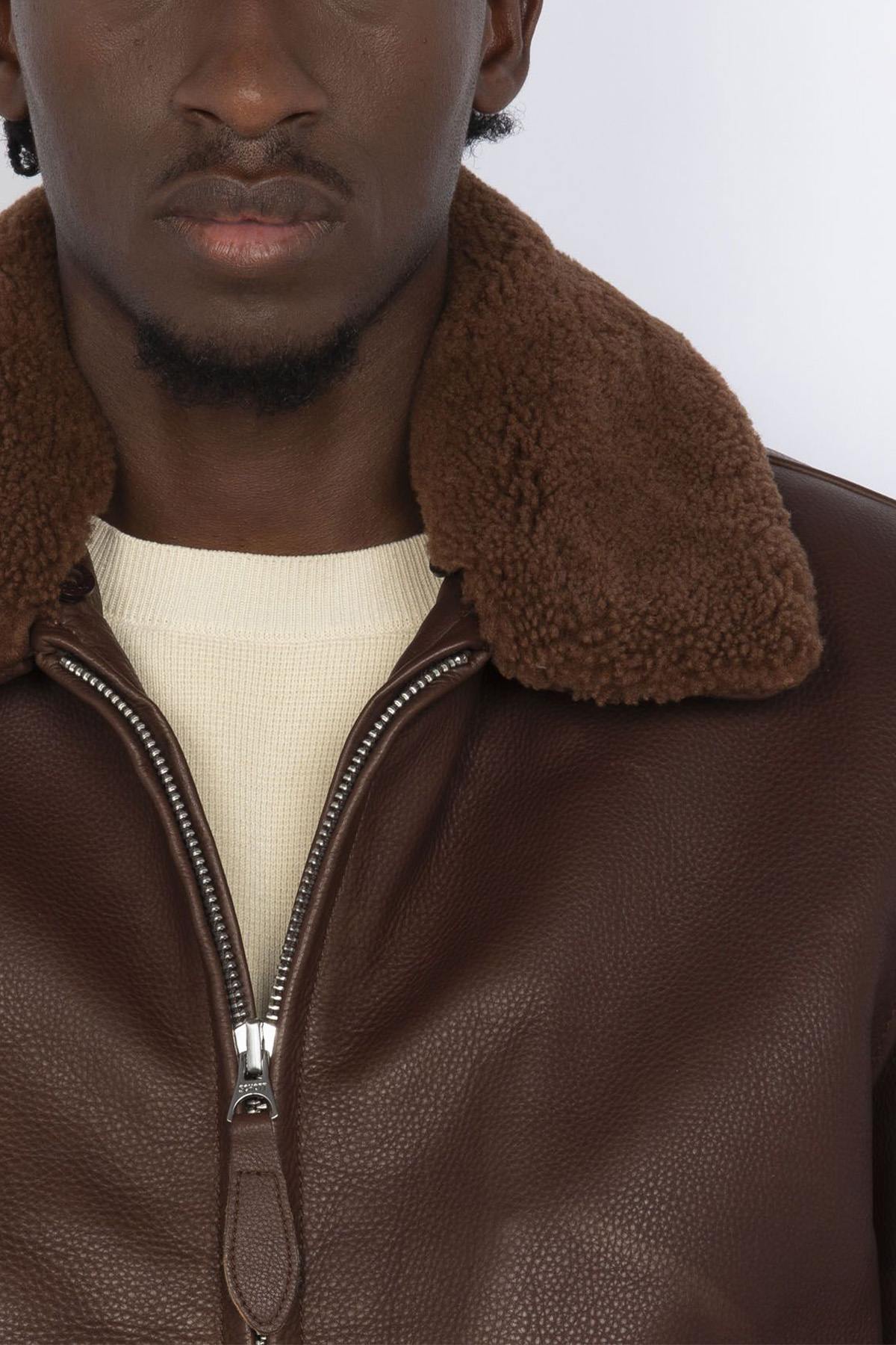 Schott's brown cowhide aviator jacket: removable collar, zip closure. - Image n°3