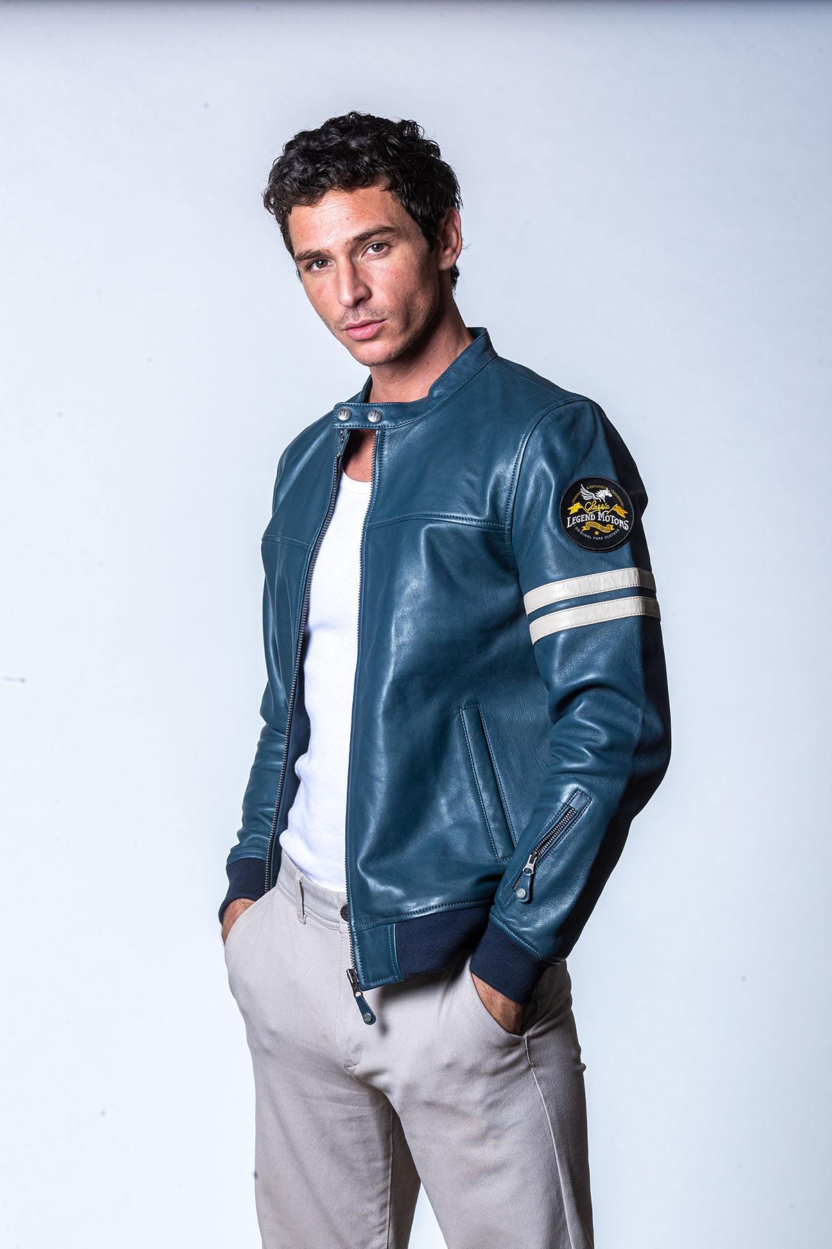 Royal blue lambskin jacket, supple and lightweight, with biker flair. - Image n°4
