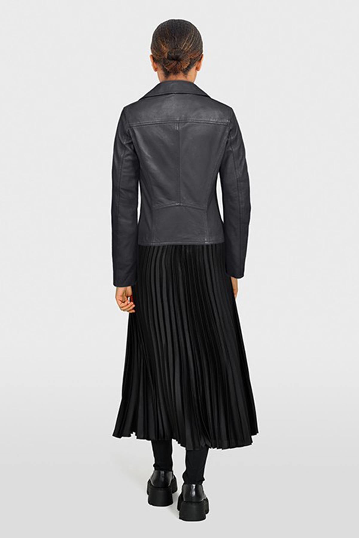 Soft black sheepskin leather jacket with a slim, perfecto fit. - Image n°6