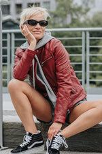 Red leather jacket with biker collar for women - Image n°1