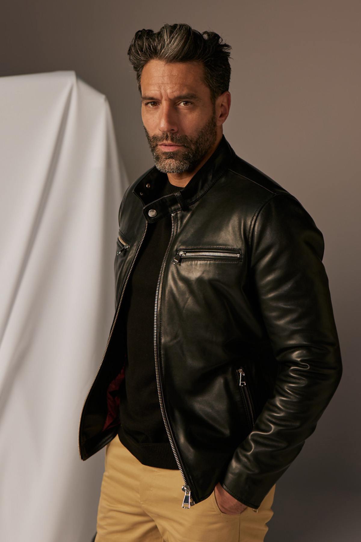 Redskins' black lambskin biker jacket: sleek, sharp, and adjustable. - Image n°4