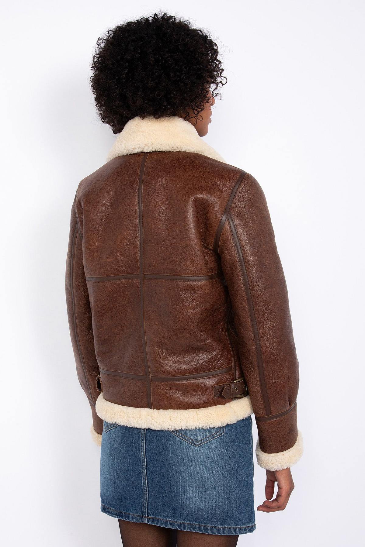 Schott's moka shearling bomber: warm, durable, timeless. - Image n°4