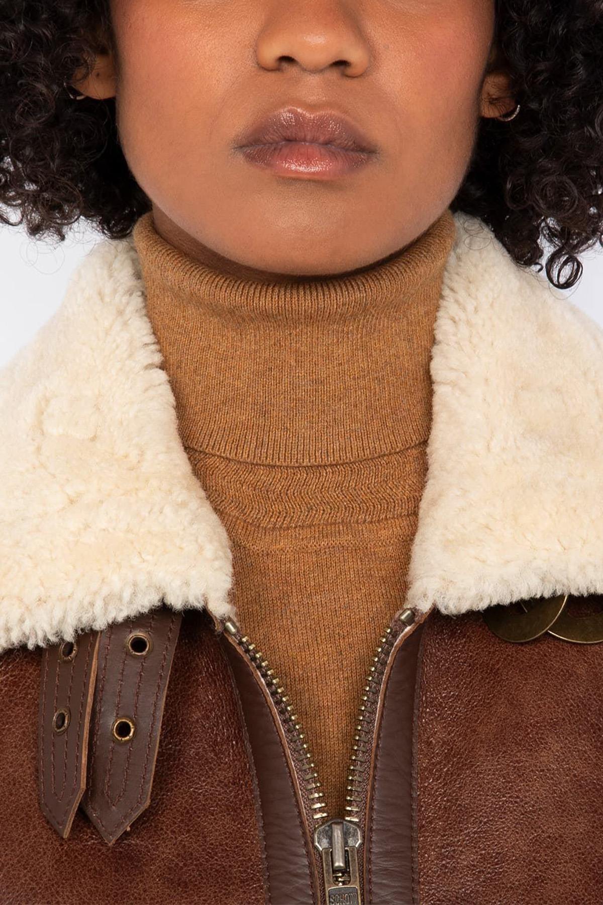 Schott's moka shearling bomber: warm, durable, timeless. - Image n°7
