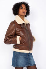 Schott's moka shearling bomber: warm, durable, timeless. - Image n°3