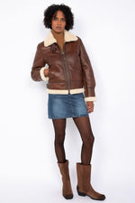 Schott's moka shearling bomber: warm, durable, timeless. - Image n°2