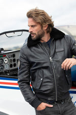 Limited dark navy lambskin aviator. Detachable fur collar. - Image n°3