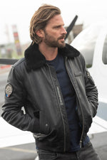 Limited dark navy lambskin aviator. Detachable fur collar. - Image n°12