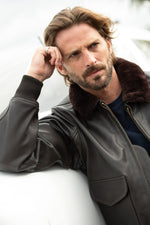 WWII G-1 aviator jacket in aged buffalo leather, robust and vintage. - Image n°4