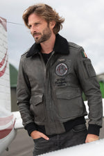 Aeronautica Militare's anthracite sheepskin jacket, crafted in Italy. - Image n°4